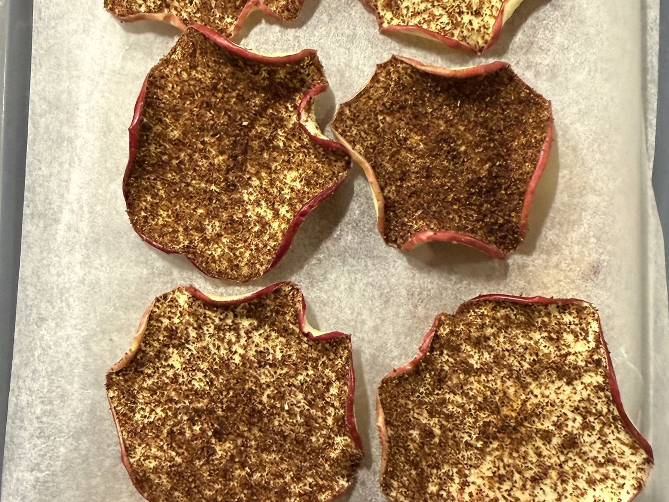 Dehydrated apple slices coated in rye and cardamom dust